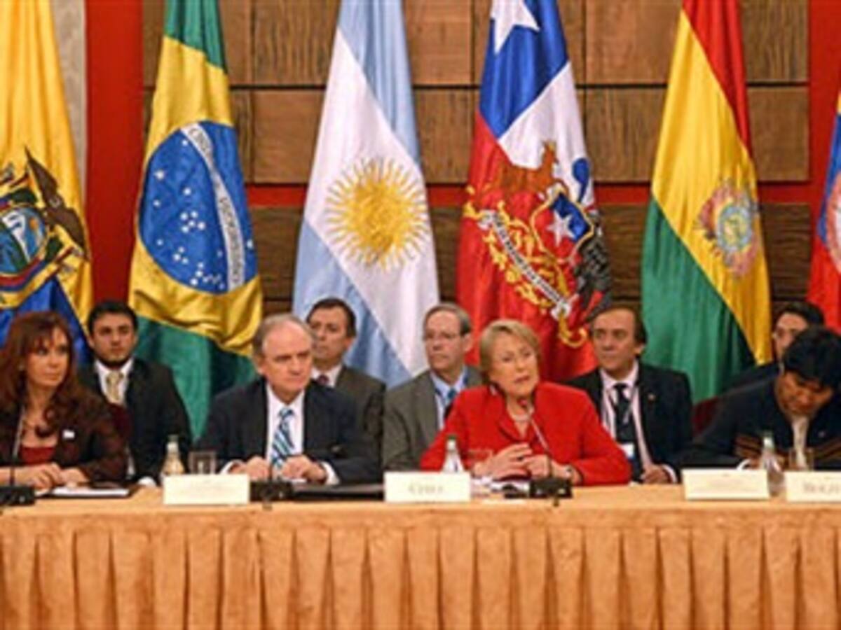 Resumen 7:00 am: Colombia participará en la reunión de hoy de Unasur en Bolivia