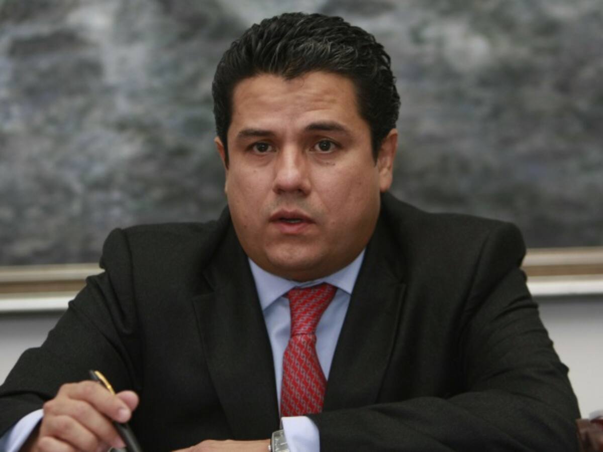 No solo hay exageración sino que se está creando pánico: ministro de Minas