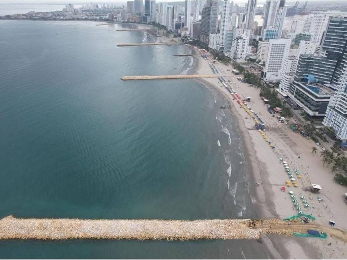 Carperos amenazan con instalar paraguas y sillas en Playa 5 de Bocagrande