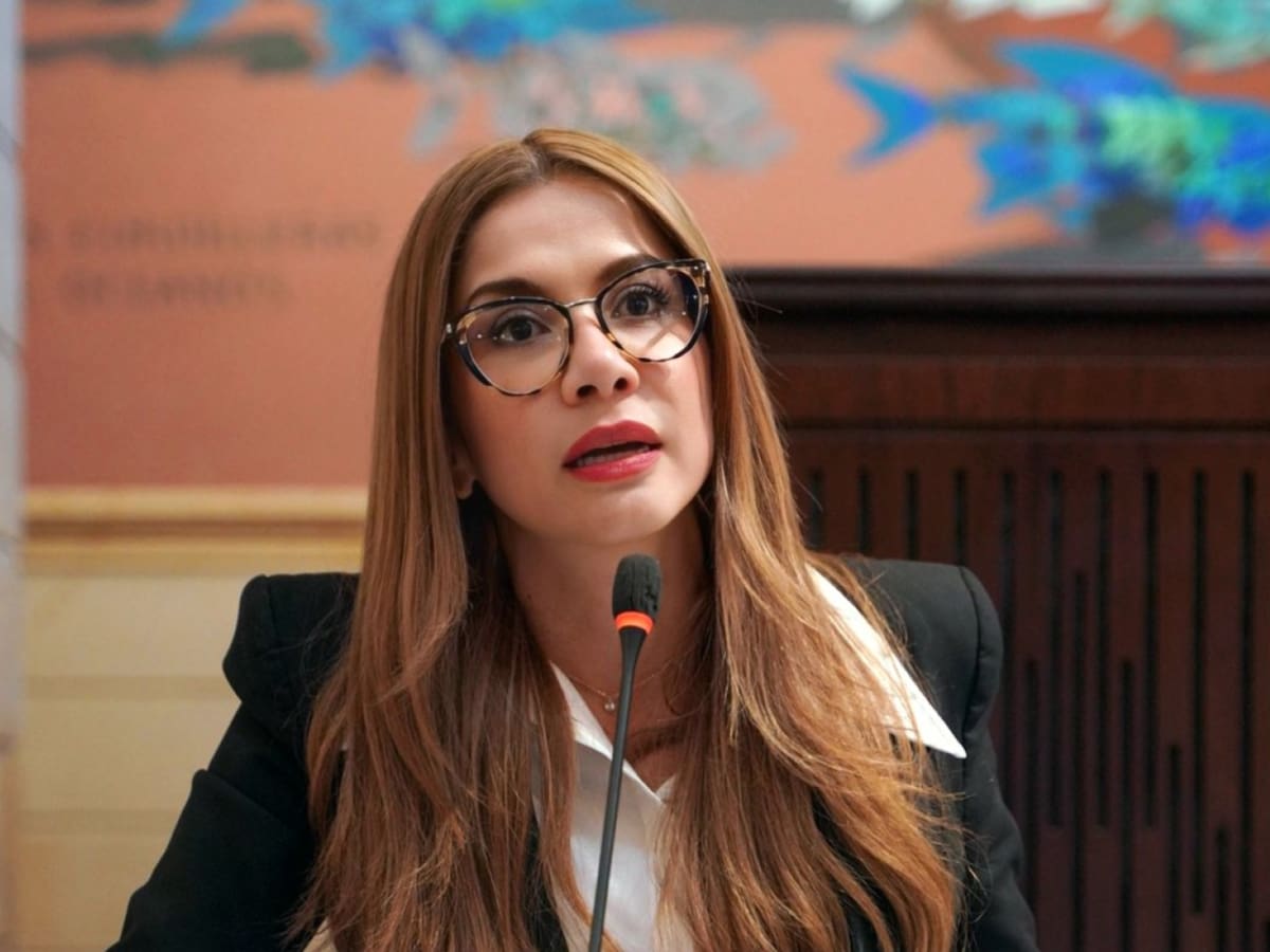 Empresas pagan multas y cae la contratación de aprendices del SENA, denuncia Juvinao