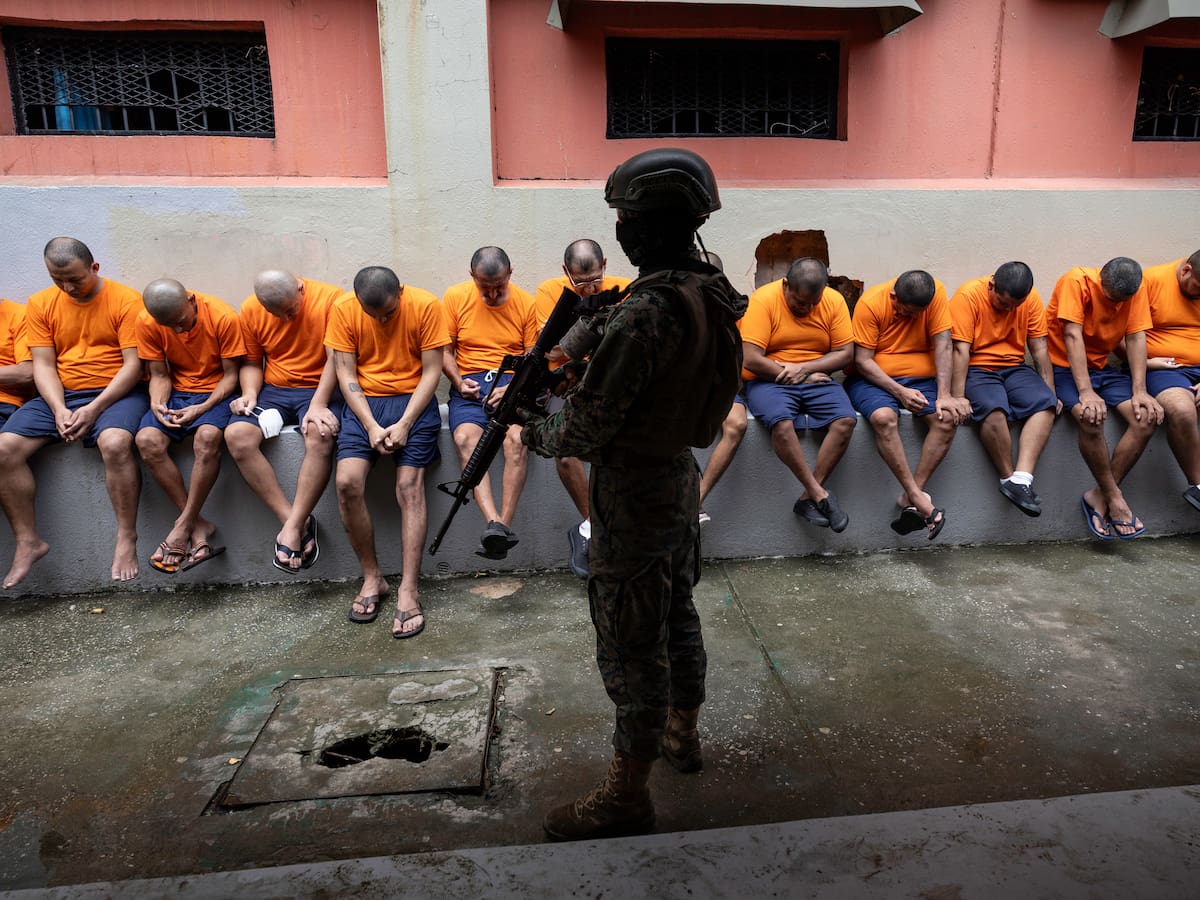 Ecuador otorgará inmunidad a extranjeros que “colaboren en guerra” contra crimen organizado