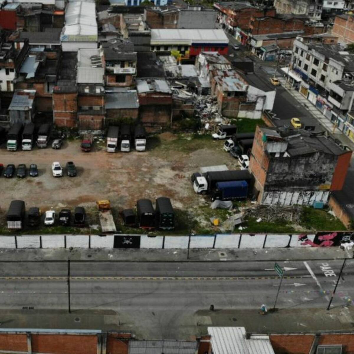 Volvieron a pintar y a borrar el mural "Nos están matando" en Pereira