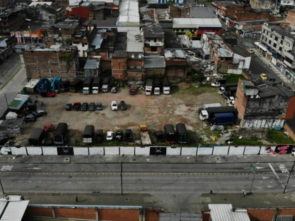Volvieron a pintar y a borrar el mural "Nos están matando" en Pereira