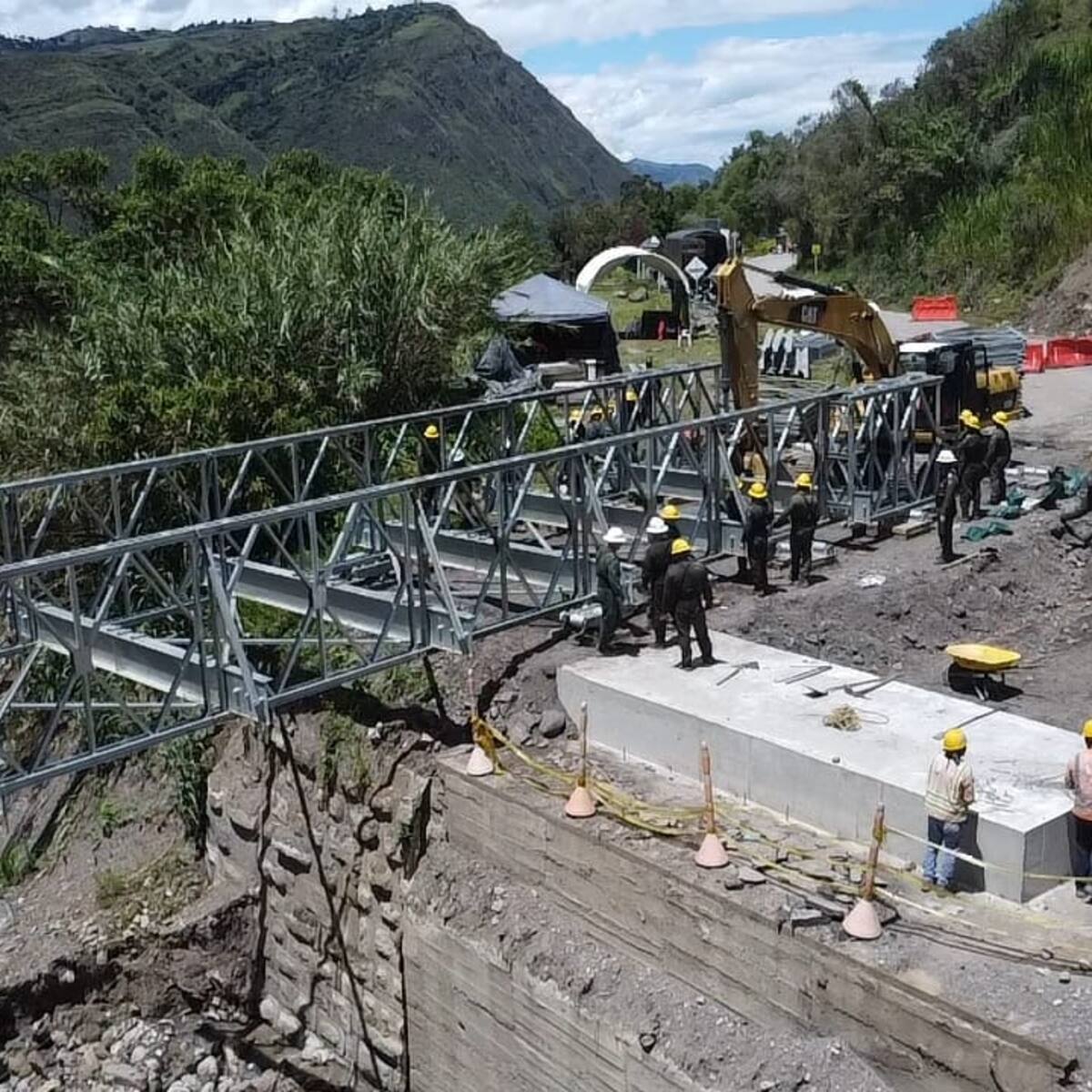 Comandante del Ejército viene a entregar puente militar