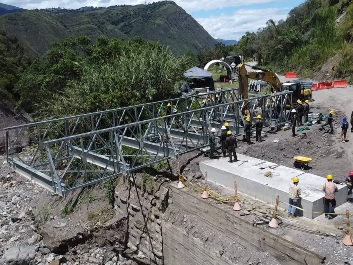 Comandante del Ejército viene a entregar puente militar