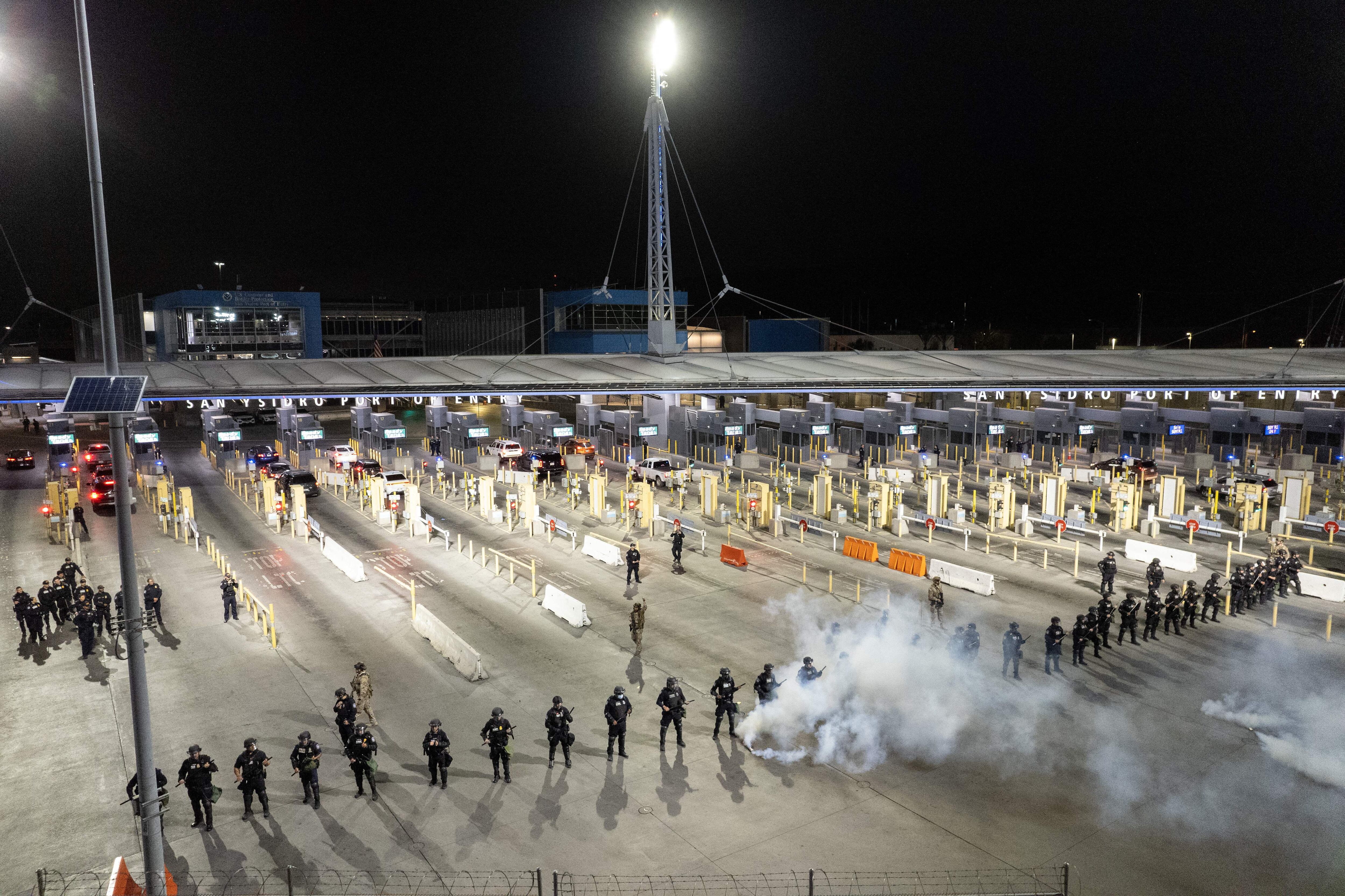 Puerto de cruce de San Ysidro en la frontera entre Estados Unidos y México.  
(Foto: GUILLERMO ARIAS/AFP via Getty Images)