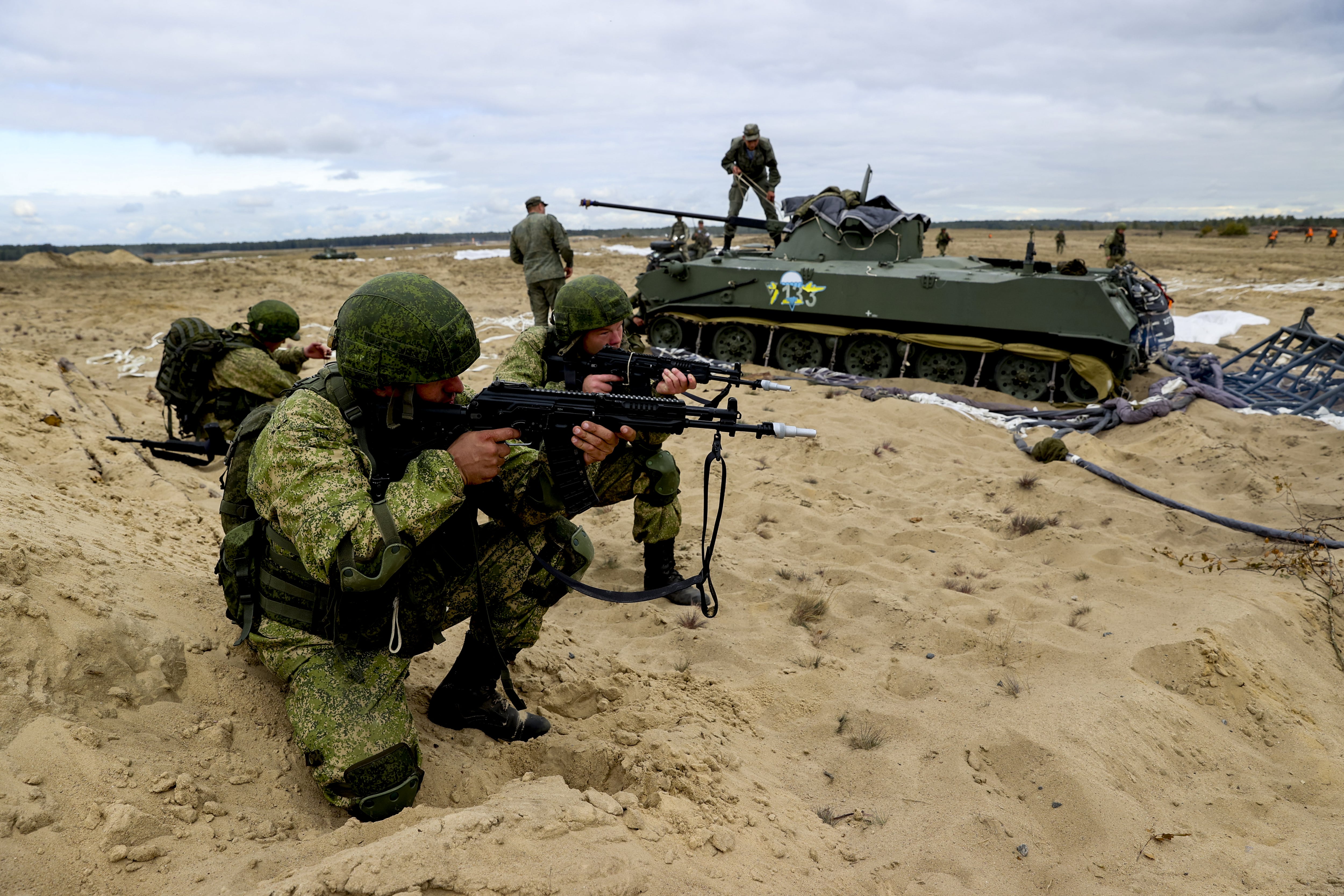 Maniobras de ejercicios militares conjuntos entre Rusia y Estados Unidos. 
(Foto:   Stringer/Anadolu Agency via Getty Images)