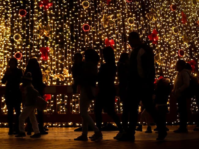 Se inauguró el alumbrado navideño en la capital desde el parque Illimaní