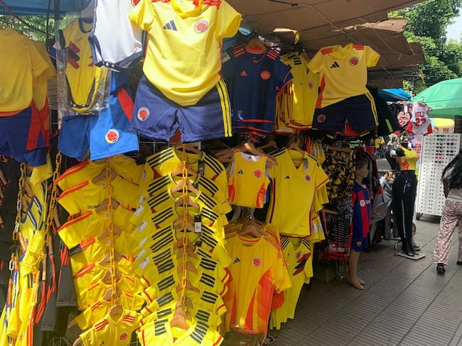 Venta de camisetas de la Selección Colombia en Cúcuta / Foto: Caracol Radio
