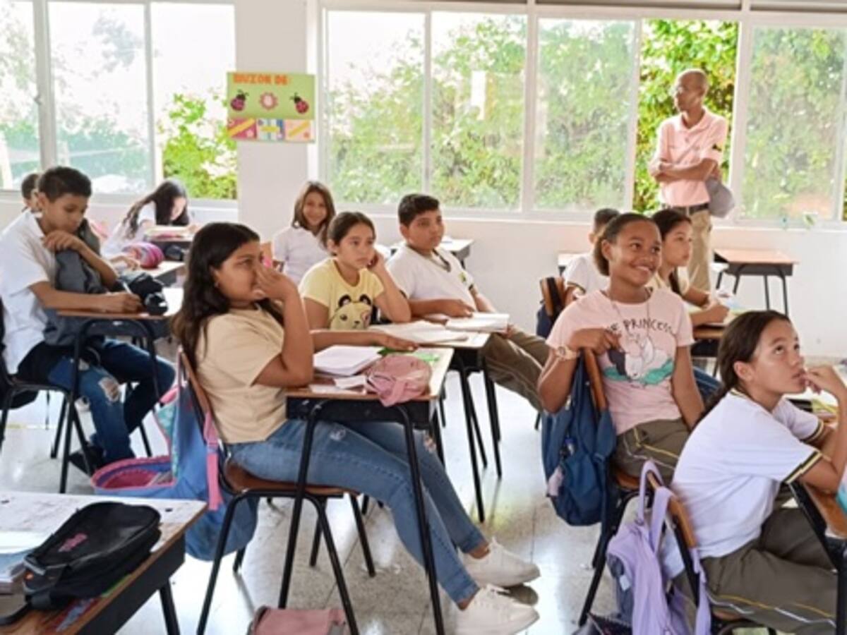 Clases normales en escuelas, colegios y universidades de Manizales y Caldas