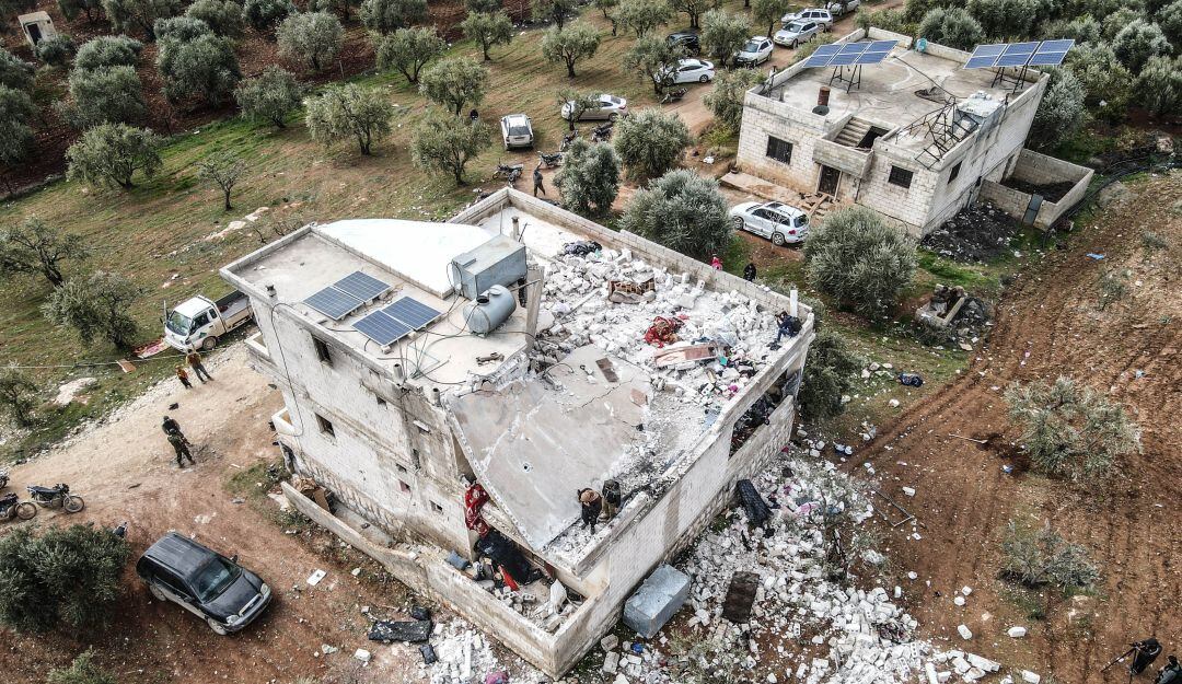 Restos de la operación realizada por las fuerzas estadounidenses en Idlib, Siria.