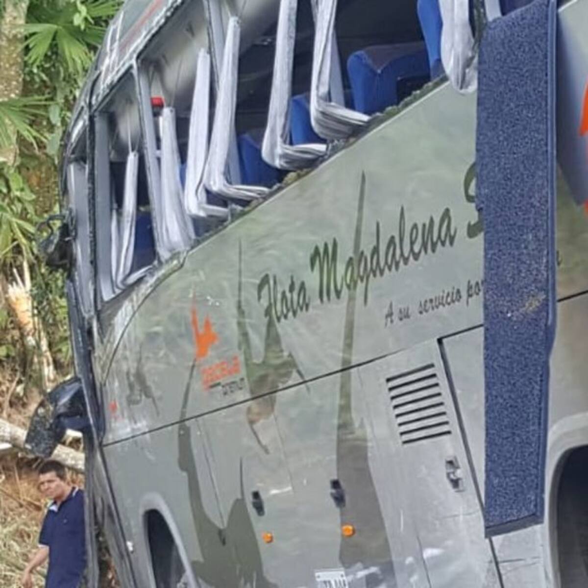 Hombre muerto fue hallado debajo del bus que se volcó en vías del Quindío