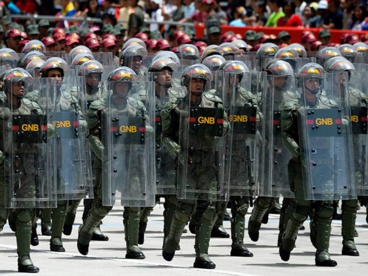 General (r) de Venezuela dice que no lideró a militares venezolanos armados en Colombia