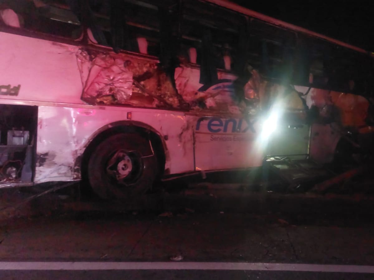 Un muerto y diez heridos deja accidente de un bus en la vía Costa Caribe–Medellín