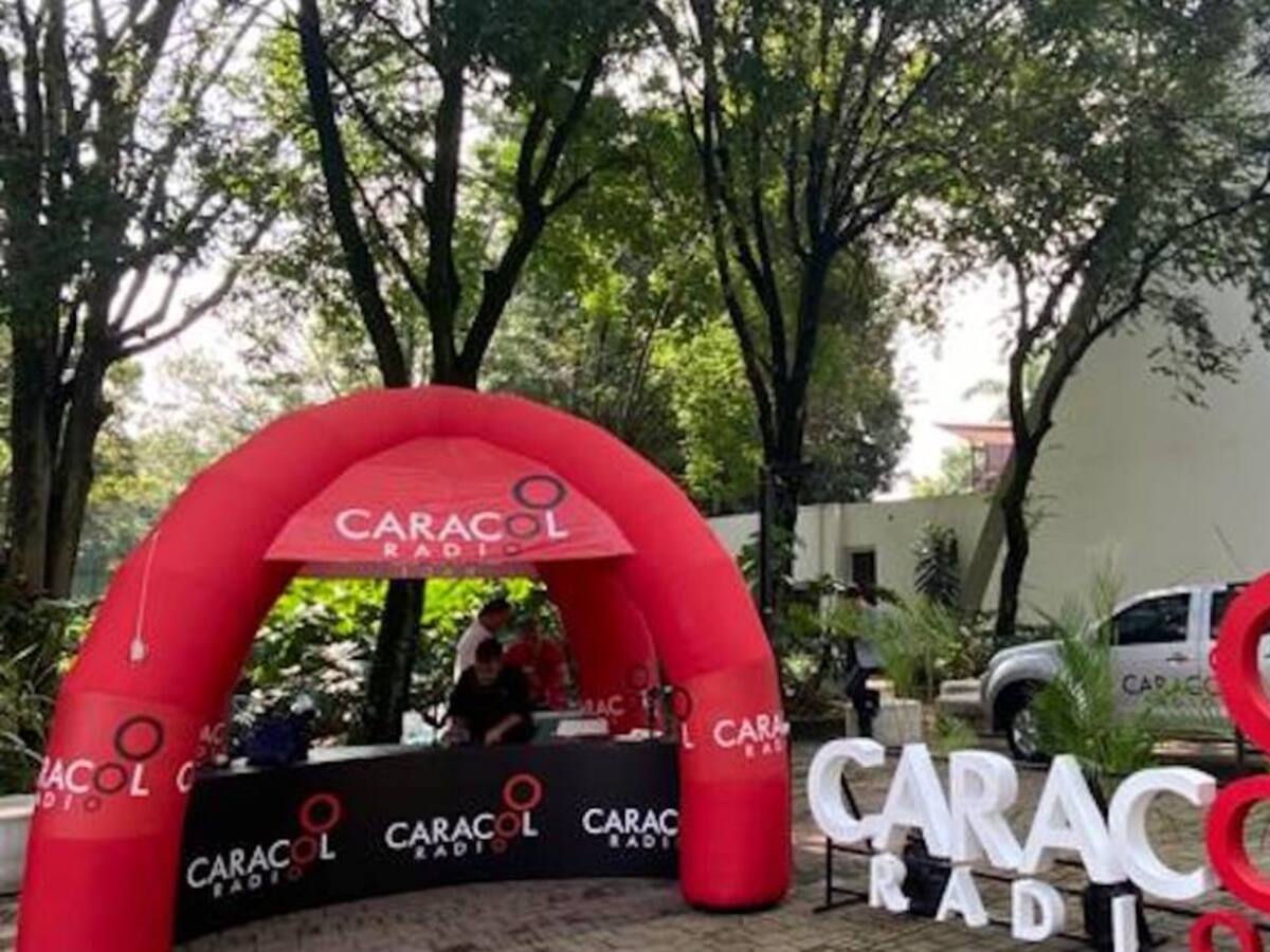 Caracol Radio abraza a Laureles