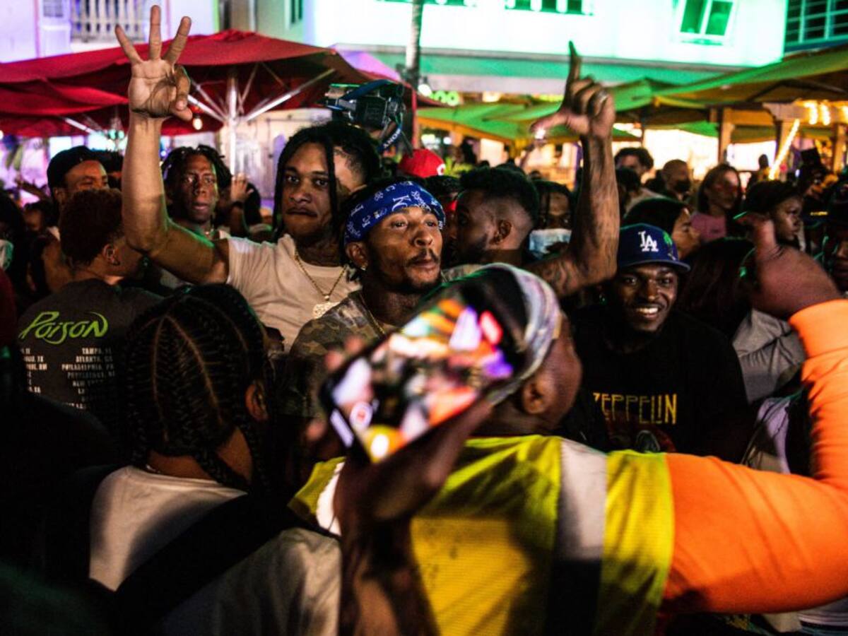Toque de queda en Miami Beach tras caos por vacaciones