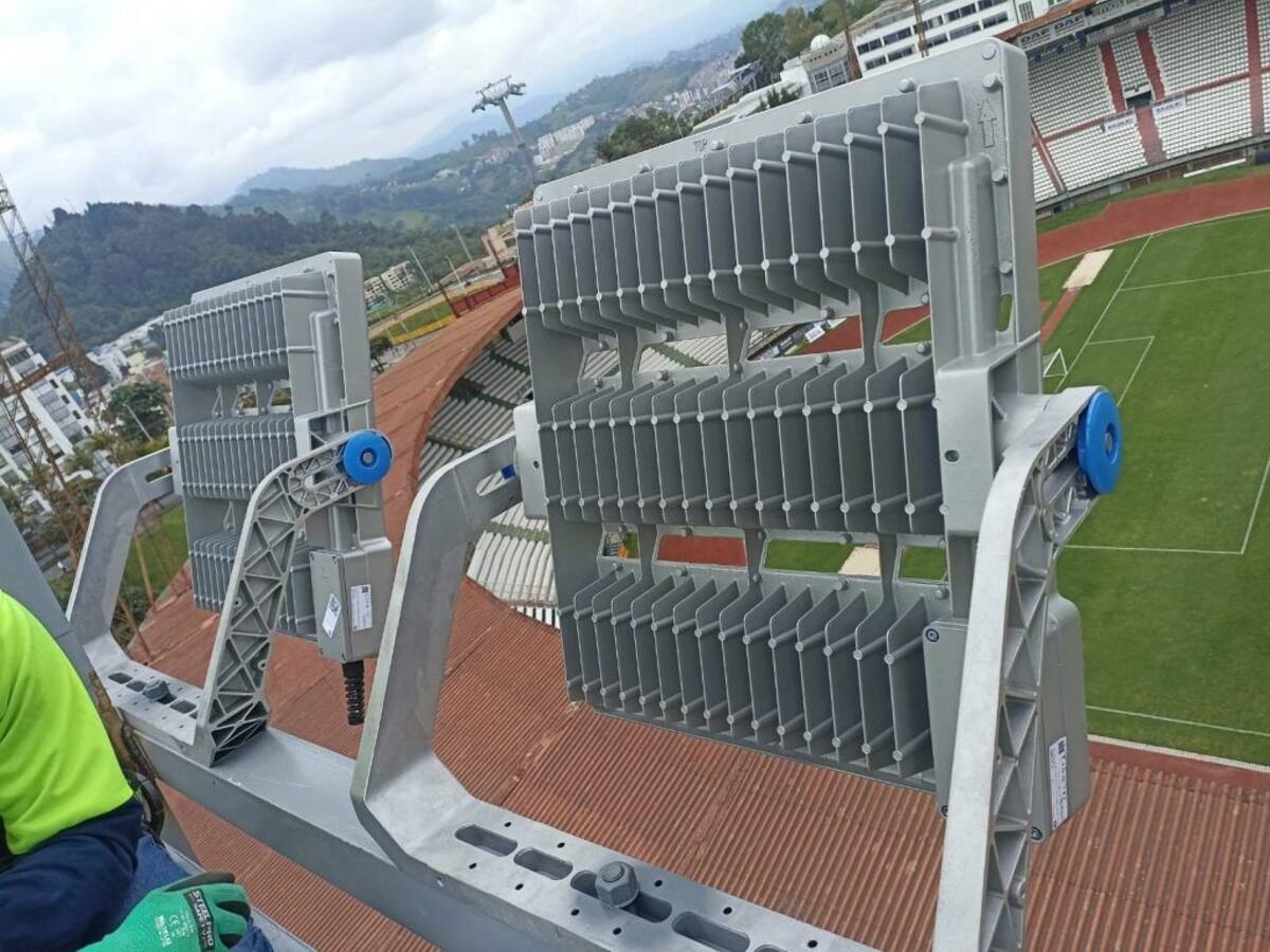 Luminarias del estadio estarán listas el 5 de marzo, pero se podrán utilizar para el clásico