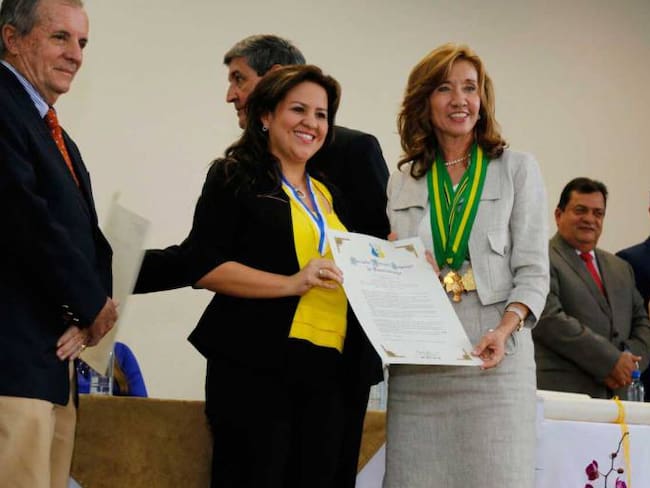 Dos mujeres, representantes de Santander en premio Compartir al maestro
