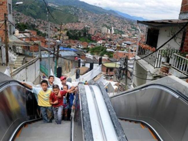 Prensa internacional resalta nuevas escaleras eléctricas en la Comuna 13 de Medellín