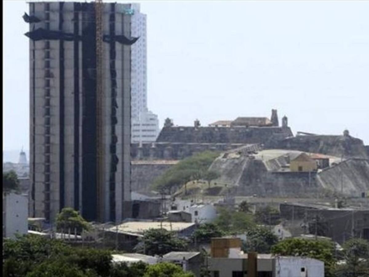 Veedor de Cartagena y socio inversionista debaten futuro del edificio Aquarela