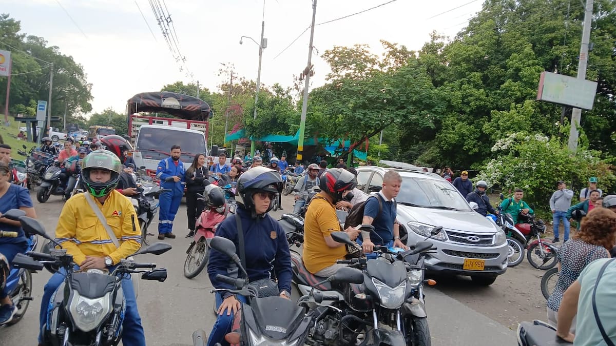 Pescadores artesanales bloquean la vía Neiva-Fortalecillas