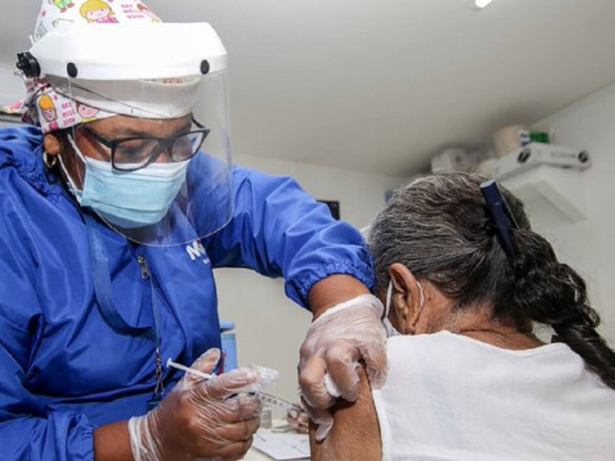 Barranquilla pide autorización a MinSalud para vacunar a mayores de 65 años