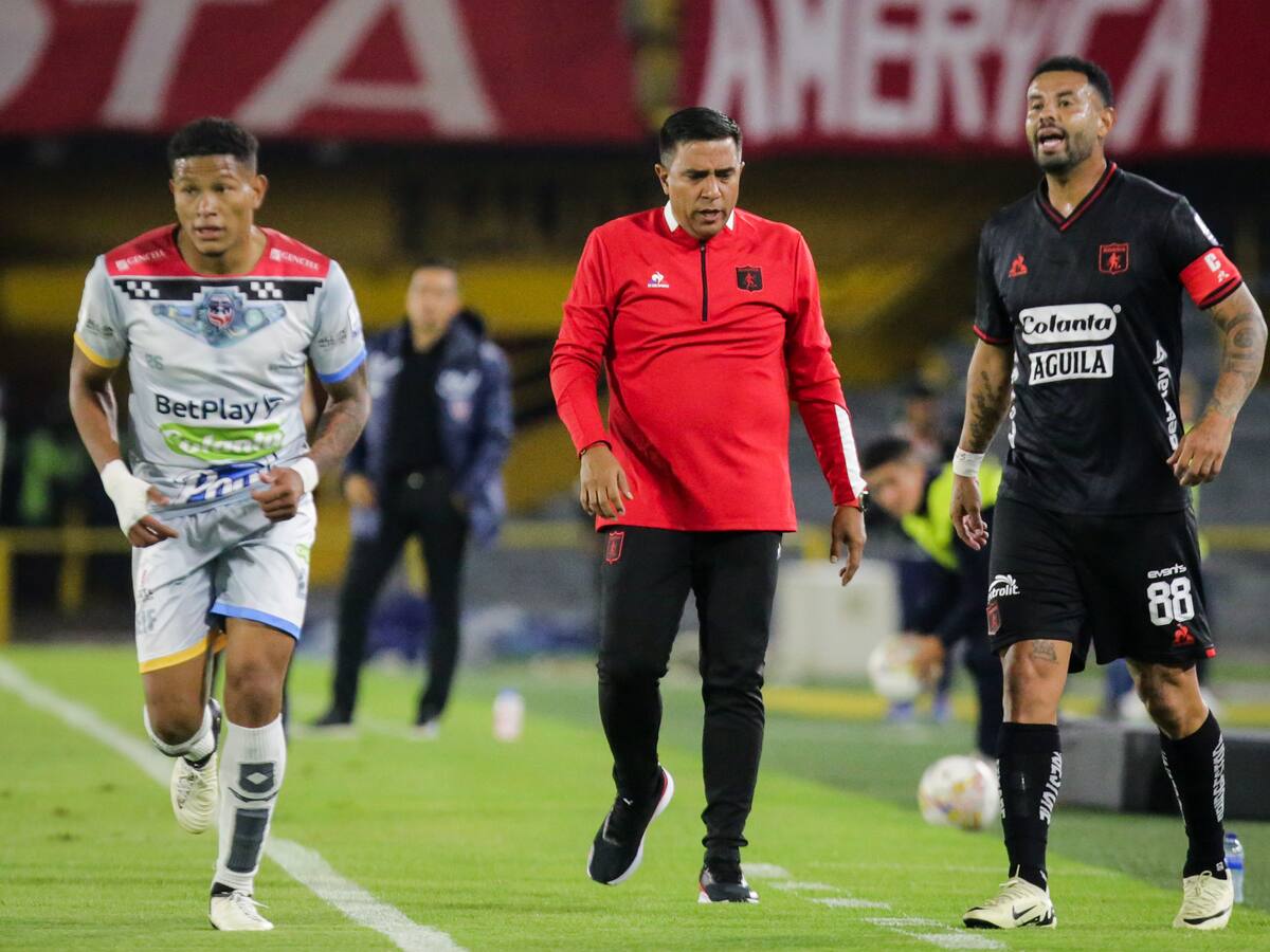 César Farías no se deja llevar: “De los peorcitos partidos en defensa que hemos hecho”