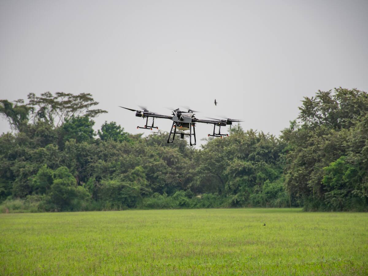 Embajada de Brasil entrega dron de fumigación al Sena Tolima
