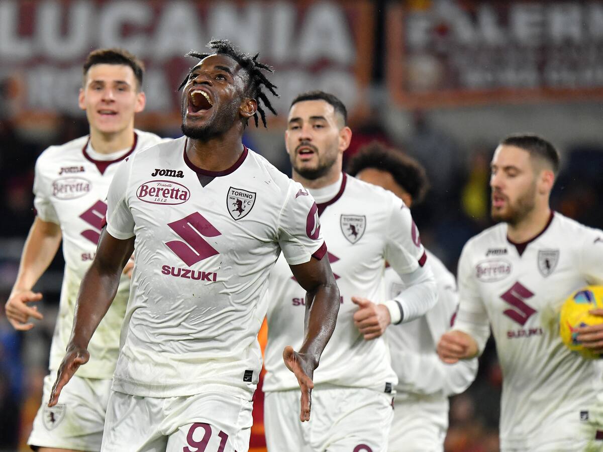 Video: Duván Zapata anotó un golazo de cabeza ante la Roma