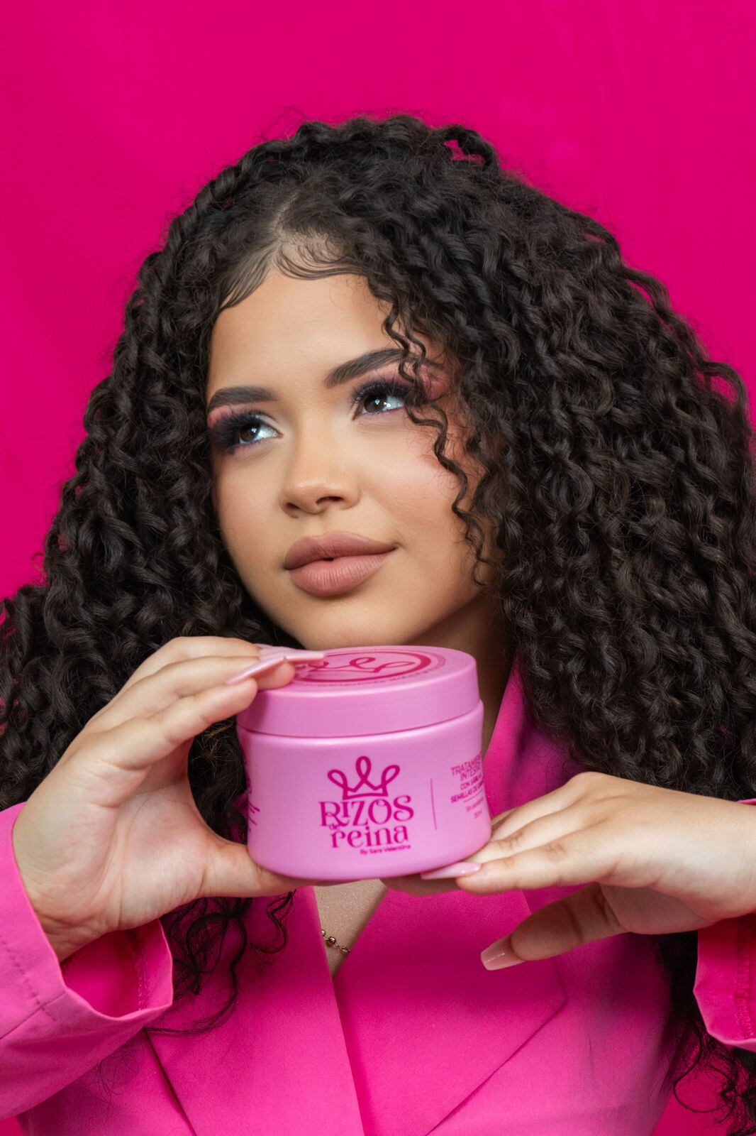 Sara Valentina llega con más fuerza con nueva imagen de su marca