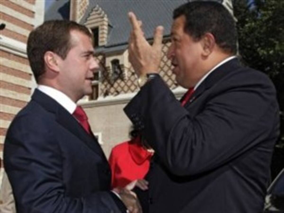 Presidente de Rusia promete a Hugo Chávez el armamento que pide