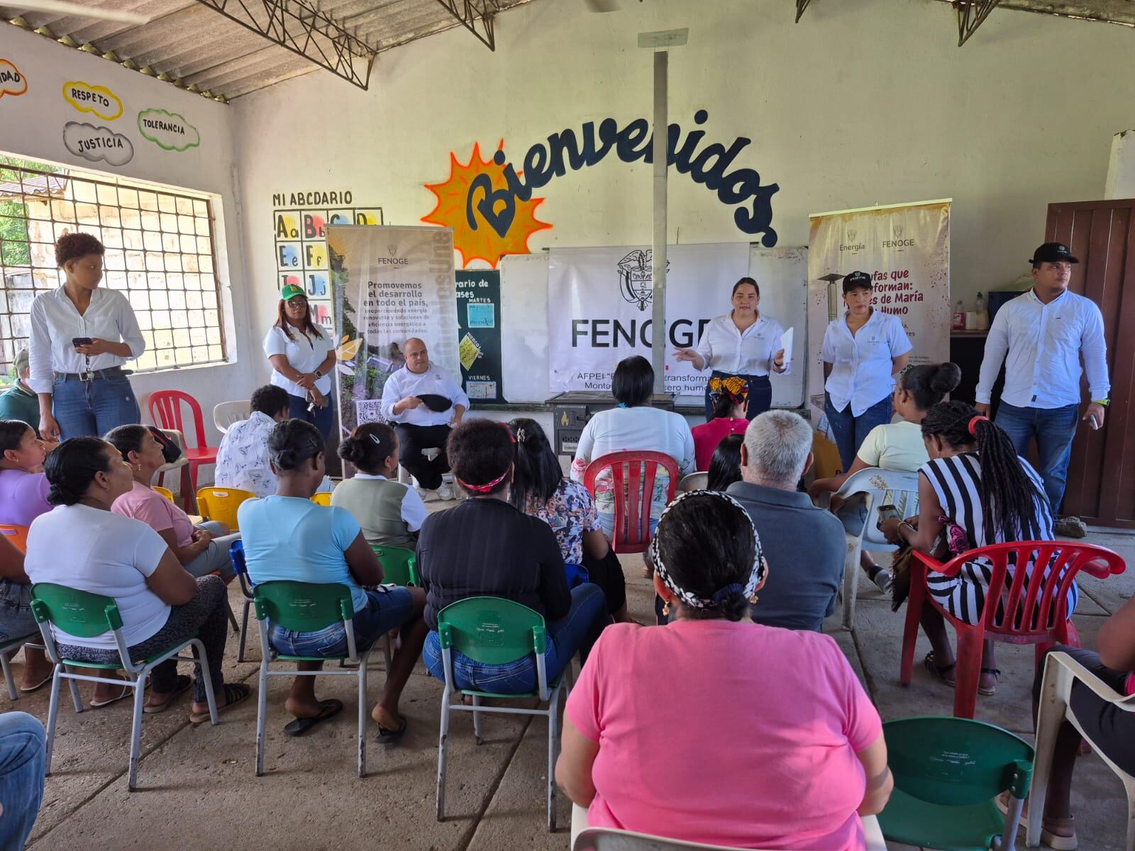 En María la bajaSocializan proyecto de estufas para la zona rural