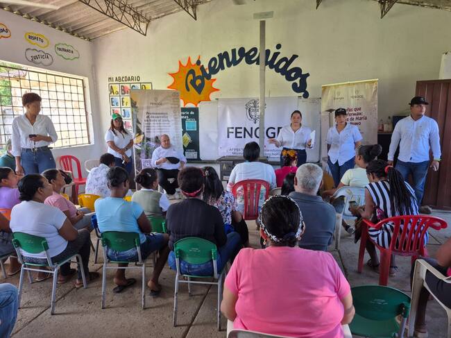 En María la bajaSocializan proyecto de estufas para la zona rural
