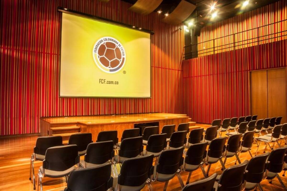 Auditorio de 190 m2 con capacidad para 150 personas.