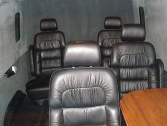 Lujosa camioneta del excontralor Turbay es usada para registrar niños en zonas alejadas