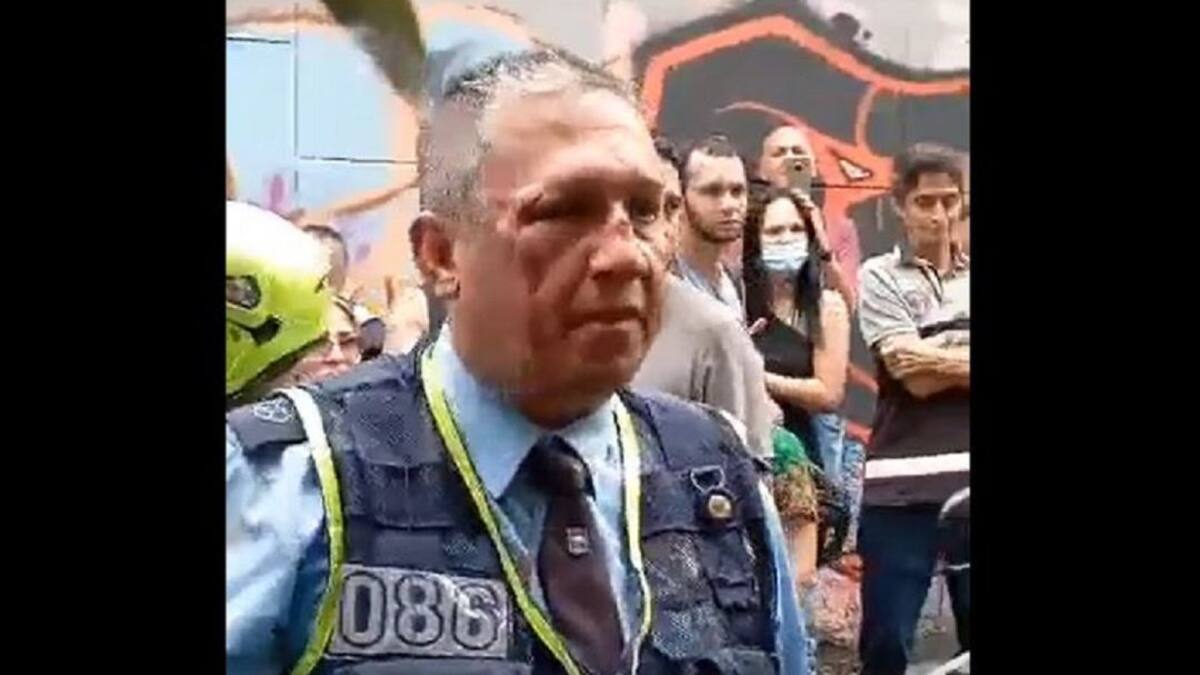 En Bello un agente de tránsito fue agredido en un procedimiento de tránsito