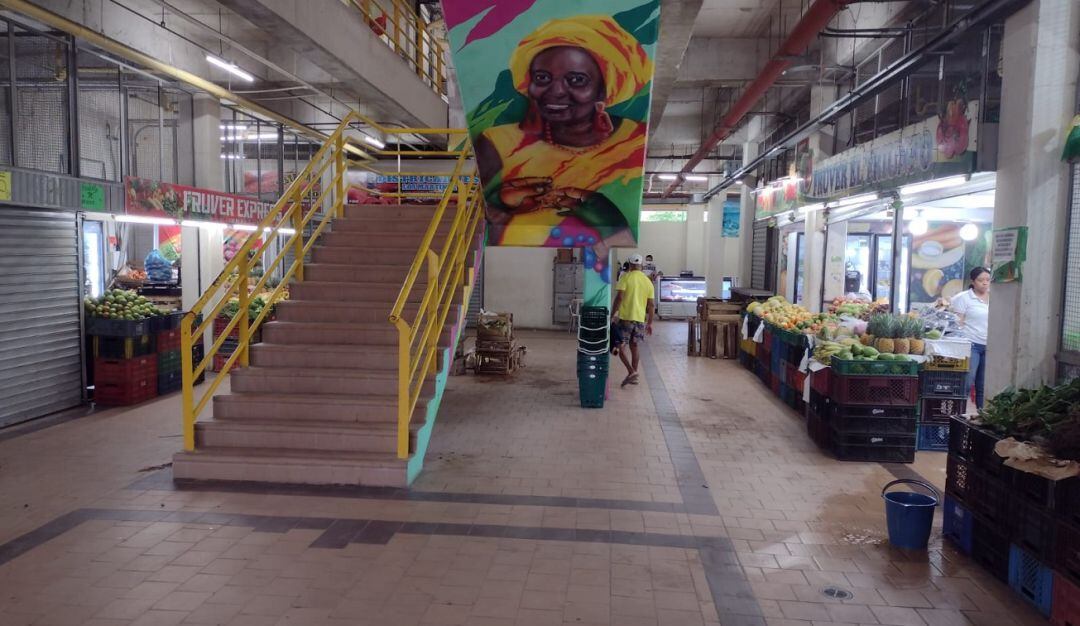 Los propietarios de negocios aseguran que la plaza lleva dos años de reapertura, y todavía el distrito no entrega los recursos