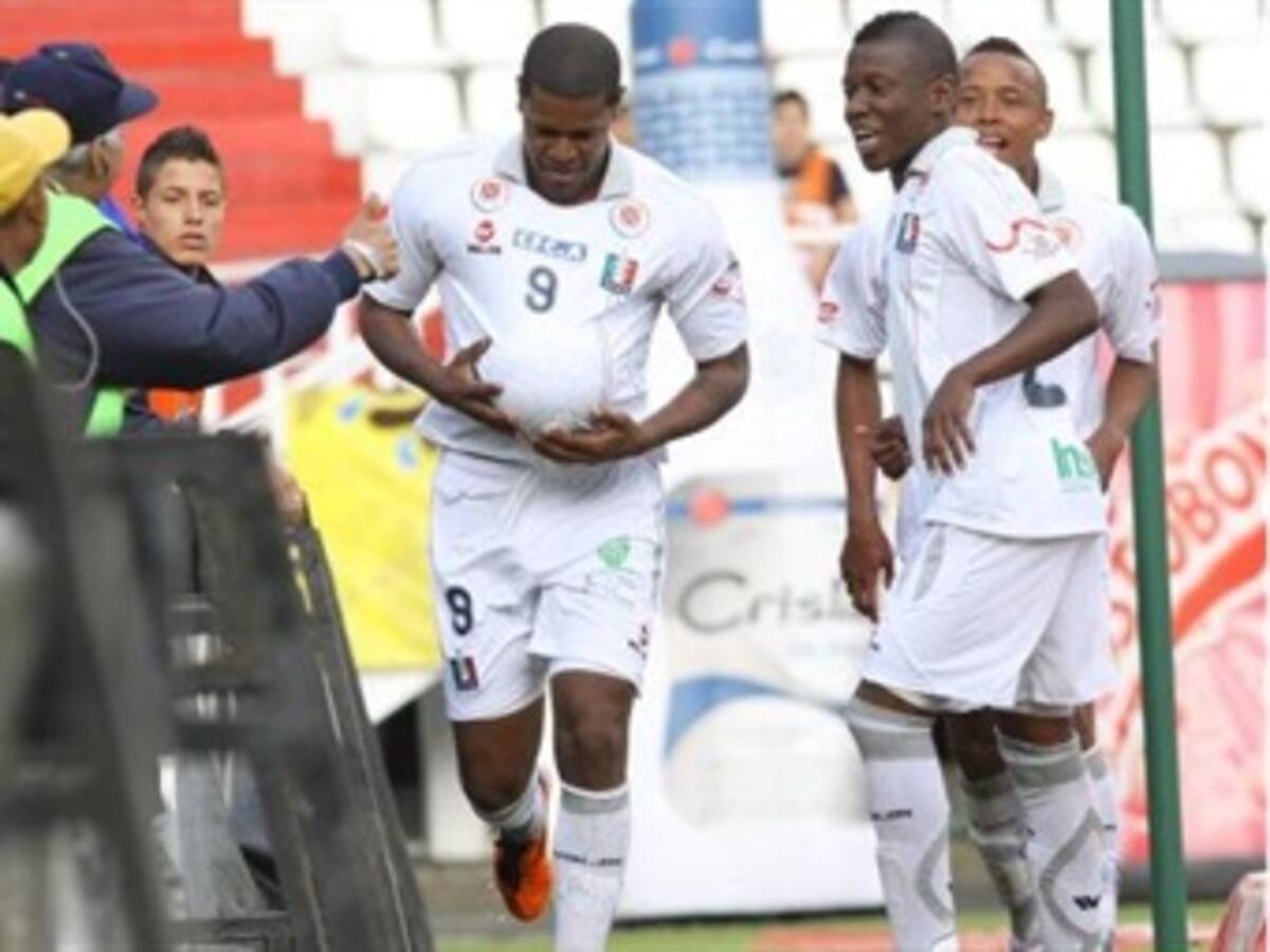 Once Caldas golea al América y lo saca del grupo de ocho