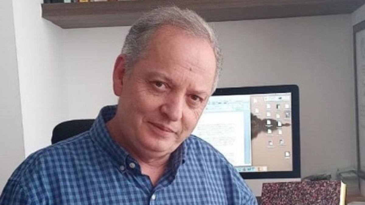 “Un mundo raro” el libro del periodista y contador de historias Álvaro Vélez