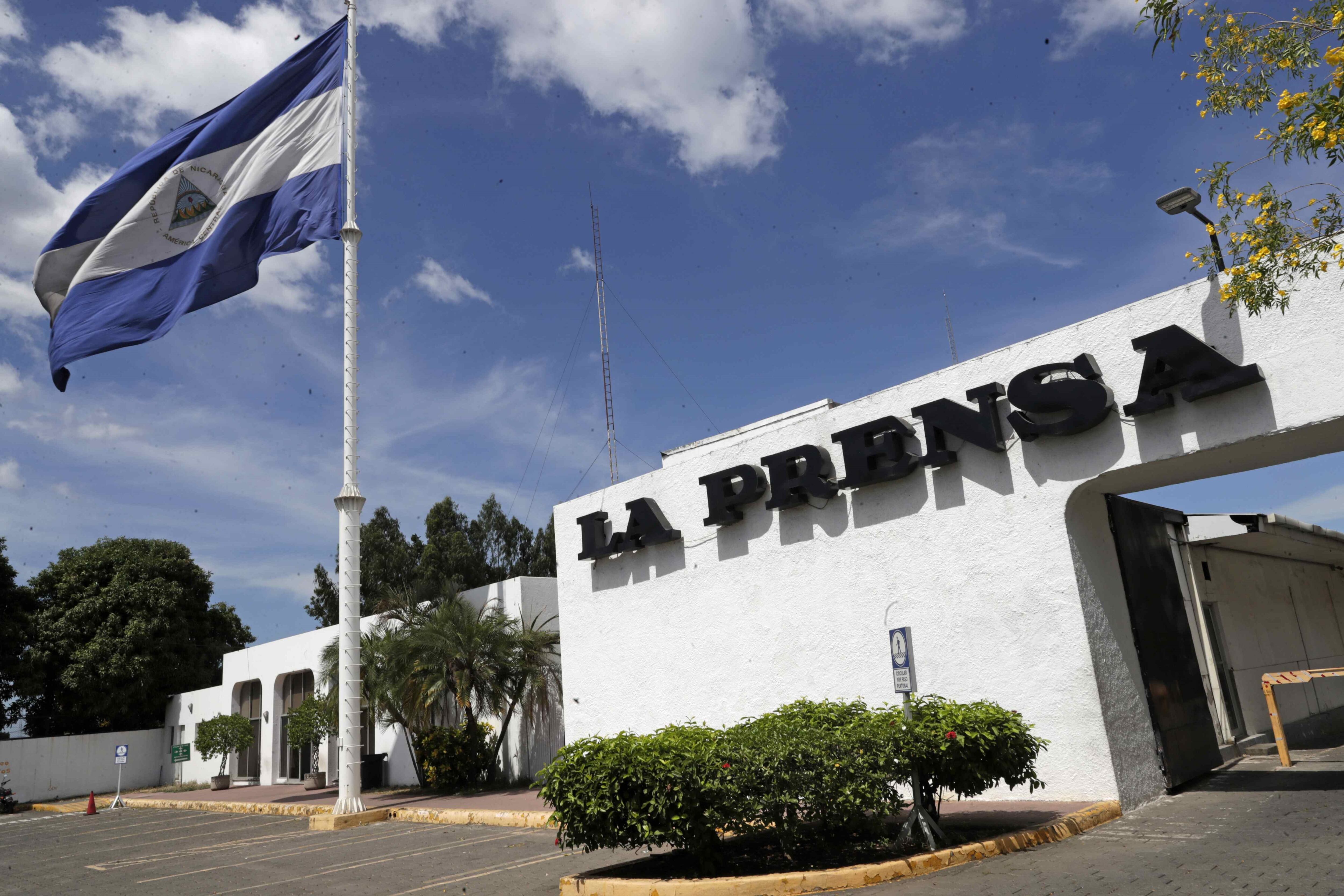AME2171. BOGOTÁ (COLOMBIA), 02/05/2025.- Fotografía de archivo fechada el 03 de febrero de 2020 que muestra la fachada del diario La Prensa en Managua (Nicaragua). Nicaragua fue ubicada en el puesto 172 de la Clasificación Mundial de Prensa 2025, elaborado por Reporteros Sin Fronteras (RSF) y divulgado este viernes, figurando en el fondo de la tabla en el mundo con peor clasificación, por encima de Rusia, Bielorrusia, Cuba y Venezuela. EFE/Jorge Torres/ARCHIVO