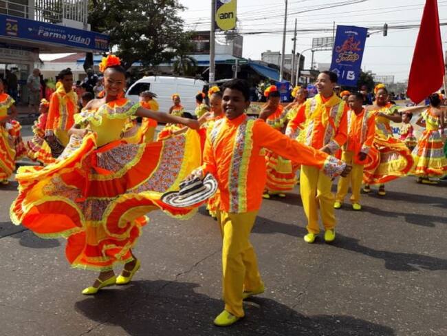 Niños viven la tradición del Carnaval en la 84