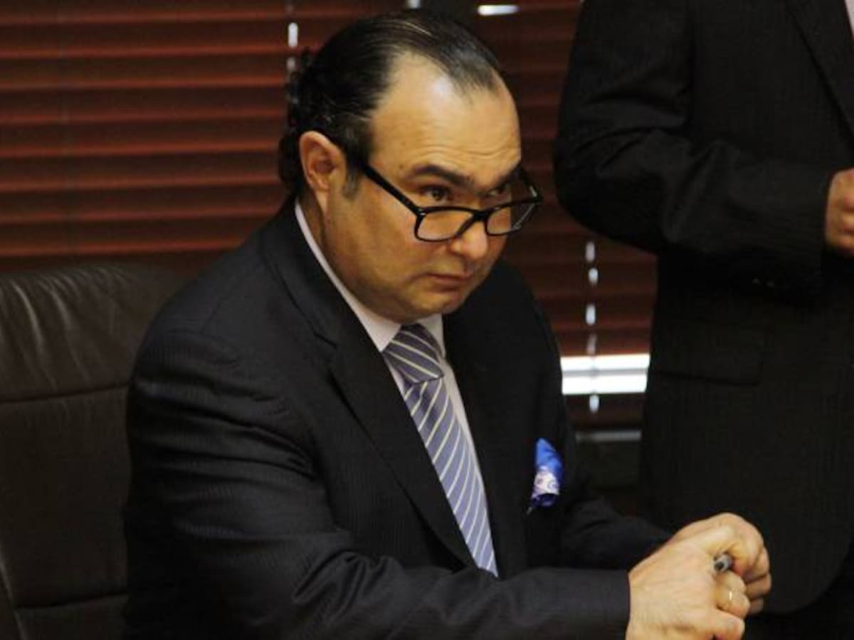 Pretelt recusa a otros nueve parlamentarios para aplazar su proceso hasta el 2016