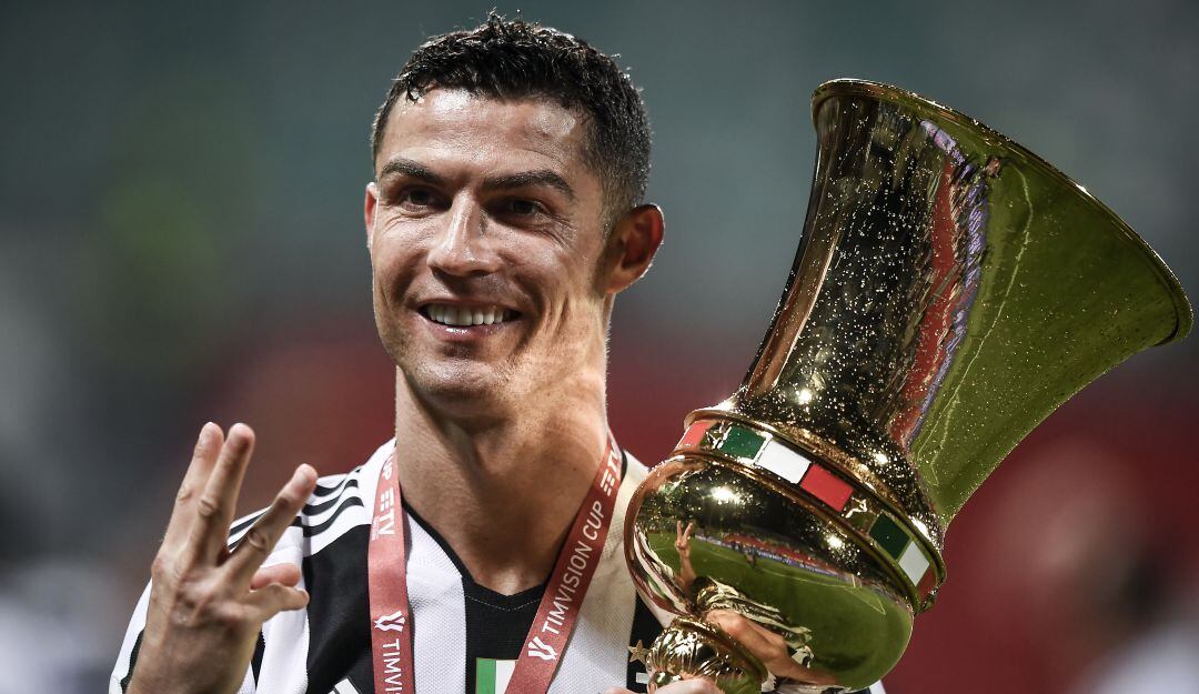 Cristiano Ronaldo festeja el título de la Copa Italia.