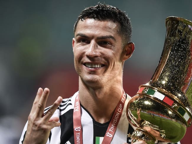 Cristiano Ronaldo festeja el título de la Copa Italia.