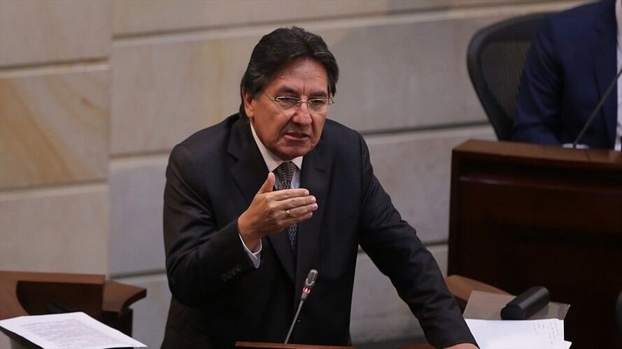 Néstor Humberto Martínez dice que, de aprobarse el artículo 19, podrían quedar en "impunidad absoluta" las graves masacres, entre otros delitos graves. Foto: Colprensa