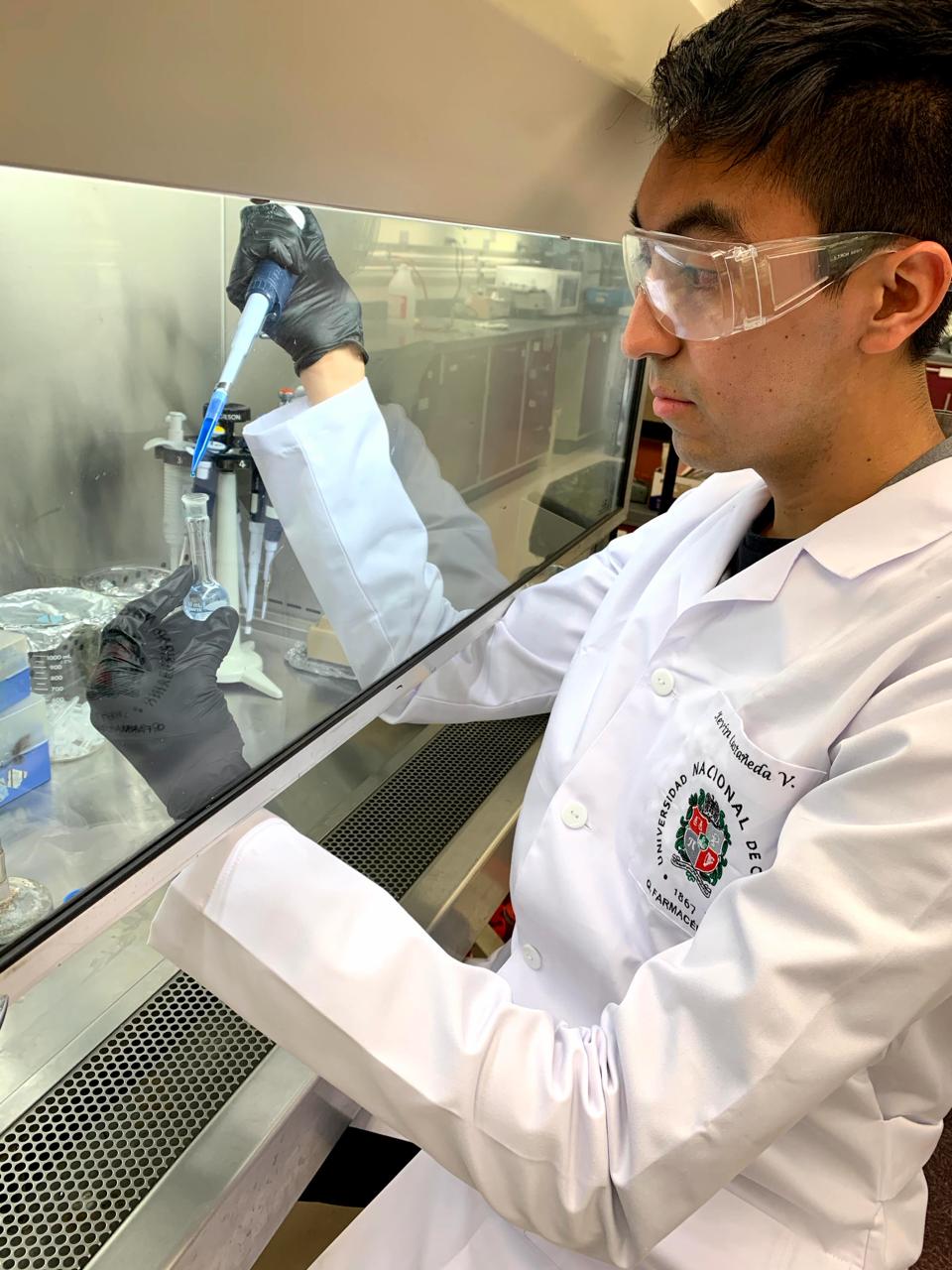 La formación de un químico farmacéutico es de gran importancia como apoyo indispensable en clínicas y hospitales. | Foto: Kevin Castañeda