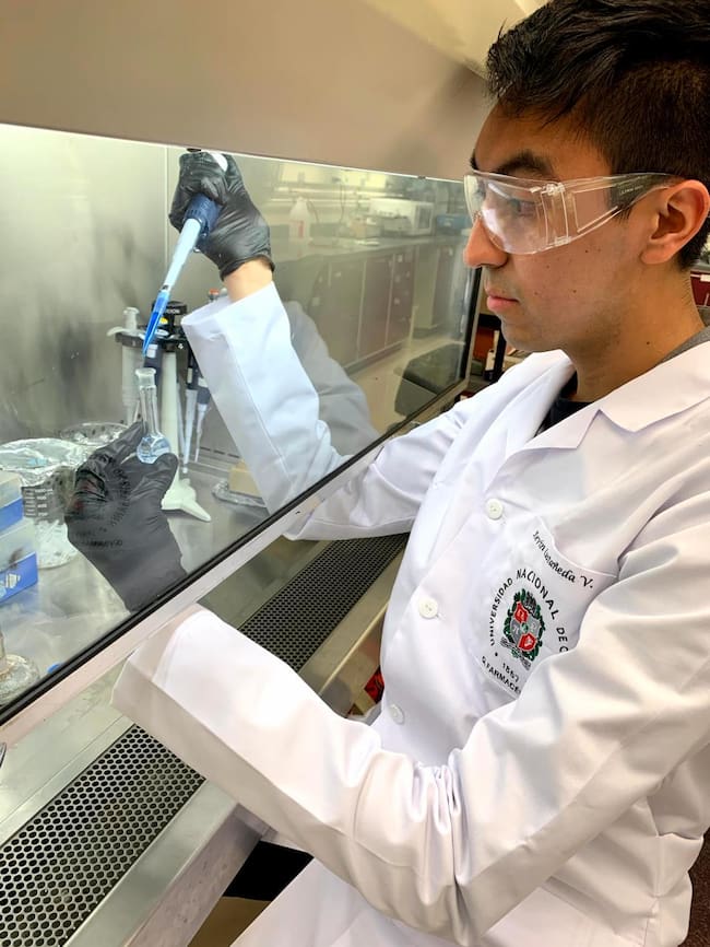 La formación de un químico farmacéutico es de gran importancia como apoyo indispensable en clínicas y hospitales. | Foto: Kevin Castañeda