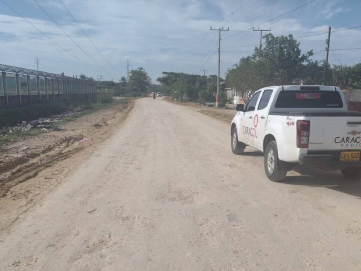 Con donaciones están arreglando la vía de Policarpa en Cartagena