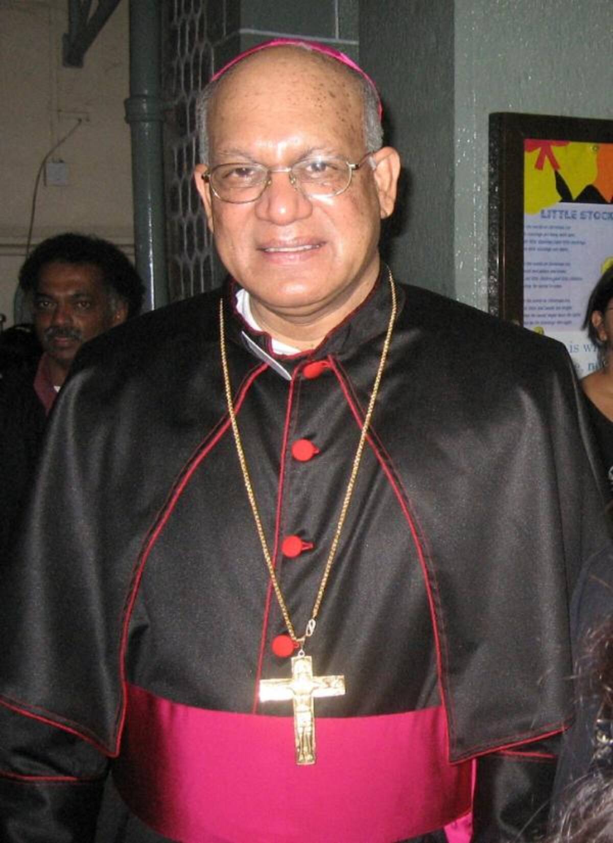 Oswald Gracias, tiene 68 años,  es el actual Presidente de la Conferencia de Obispos Católicos de la India desde el 2005.