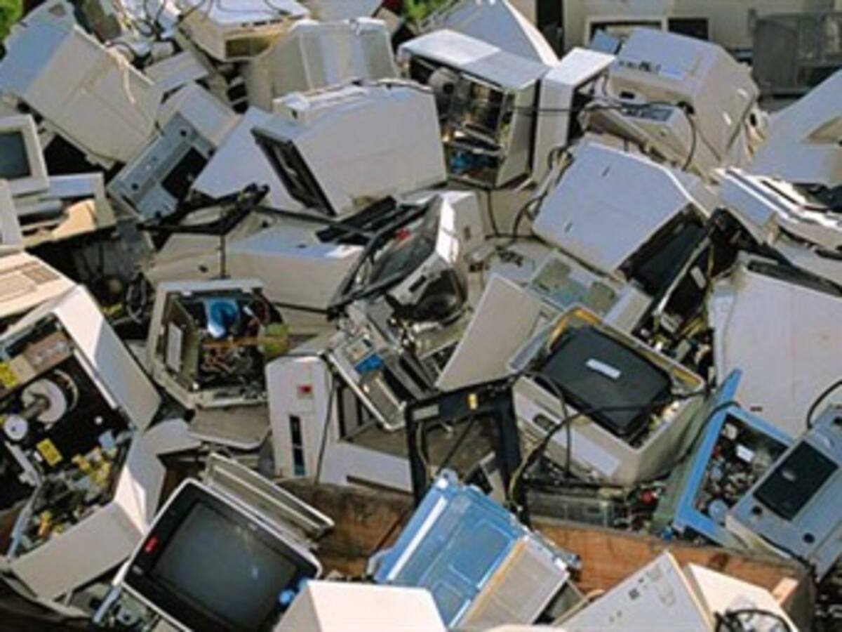 Las mujeres, damas de la basura electrónica de El Cairo